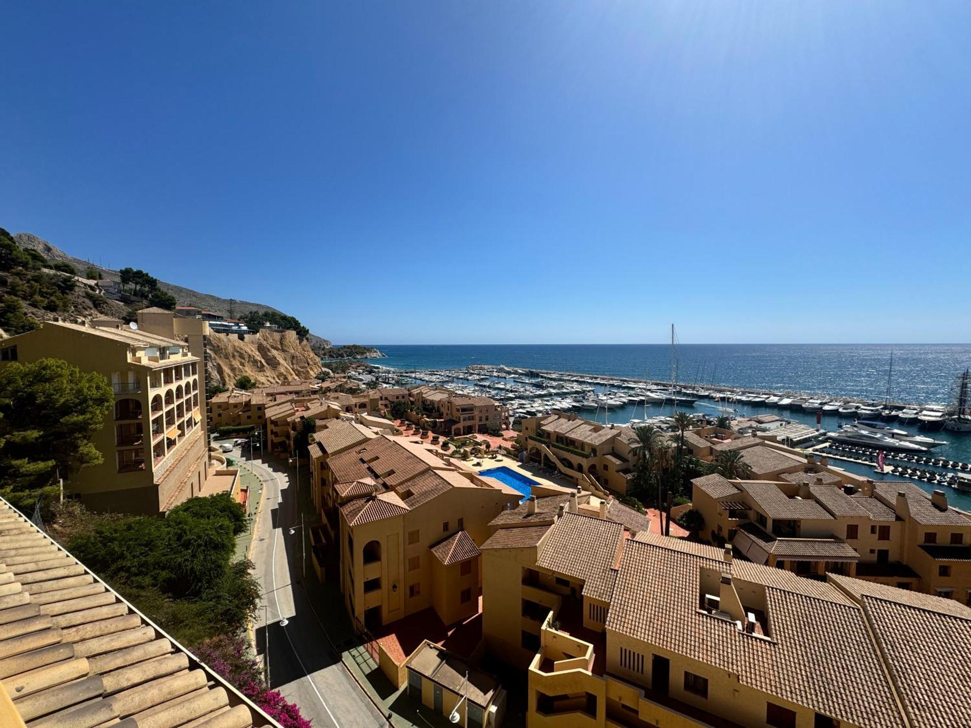 Sunrise Beachfront Apartment By The Marina Альтеа Экстерьер фото